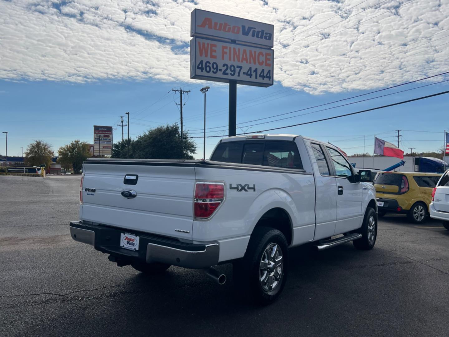 2013 WHITE Ford F-150 Lariat SuperCab 6.5-ft. Bed 4WD (1FTFX1EF2DK) with an 5.0L V8 engine, 6-Speed Automatic transmission, located at 420 I-35E, Lancaster, TX, 75146, (469) 297-4144, 32.593929, -96.823685 - Photo#5